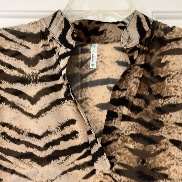 Animal Print Flowy Blouse with 3/4 Sleeves - Picture 9 of 9